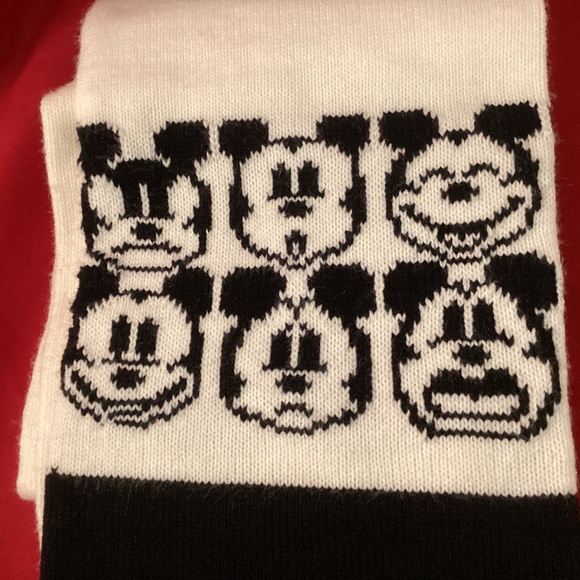 Black and white Mickey Mouse Scarf - Picture 2 of 10
